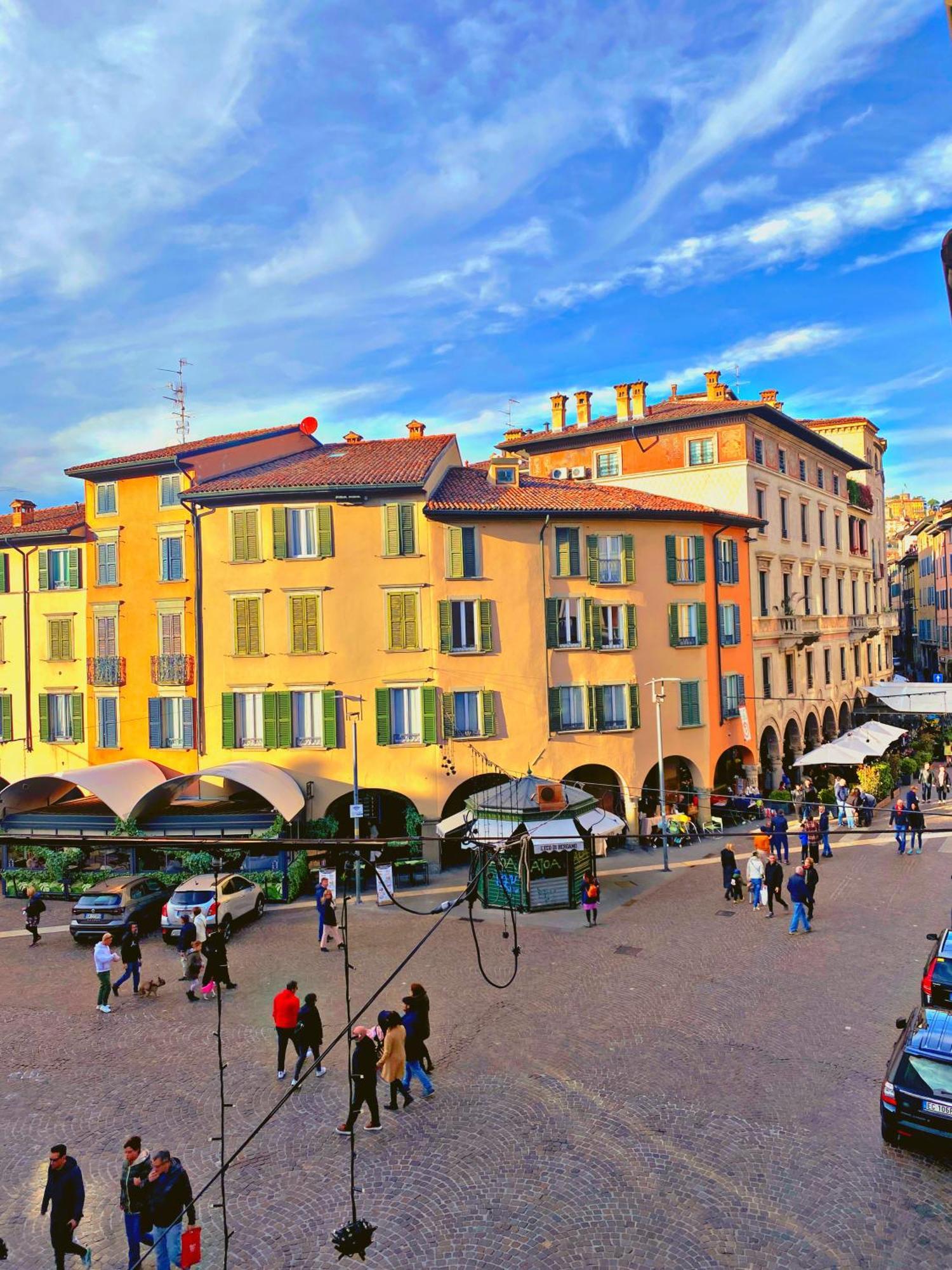 Appartamento Bergamo Centro Piazza Pontida - The Italian Escape Экстерьер фото